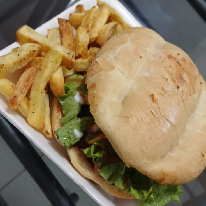 Torta Cubana más Papas a la Francesa