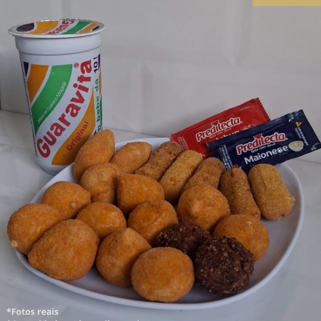 Deliciosos salgados, bem recheados e temperados. Possuem tamanho festa, ideal para seu evento, confraternização e recepção de amigos. Os salgados são variados nos sabores: Coxinha, croquete de calabresa, queijo, queijo com presunto, croquete de milho com queijo, kibe e salsicha. Sabores vão de acordo com o estoque, não podendo escolher.