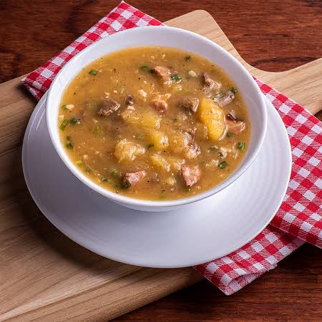 Caldo de Rabada com Mandioca e Agrião Rabada assada lentamente, desfiada com carinho, mergulhada num creme de mandioca bem temperado e finalizada com agrião fresco e especiarias selecionadas. Aprox. 500g