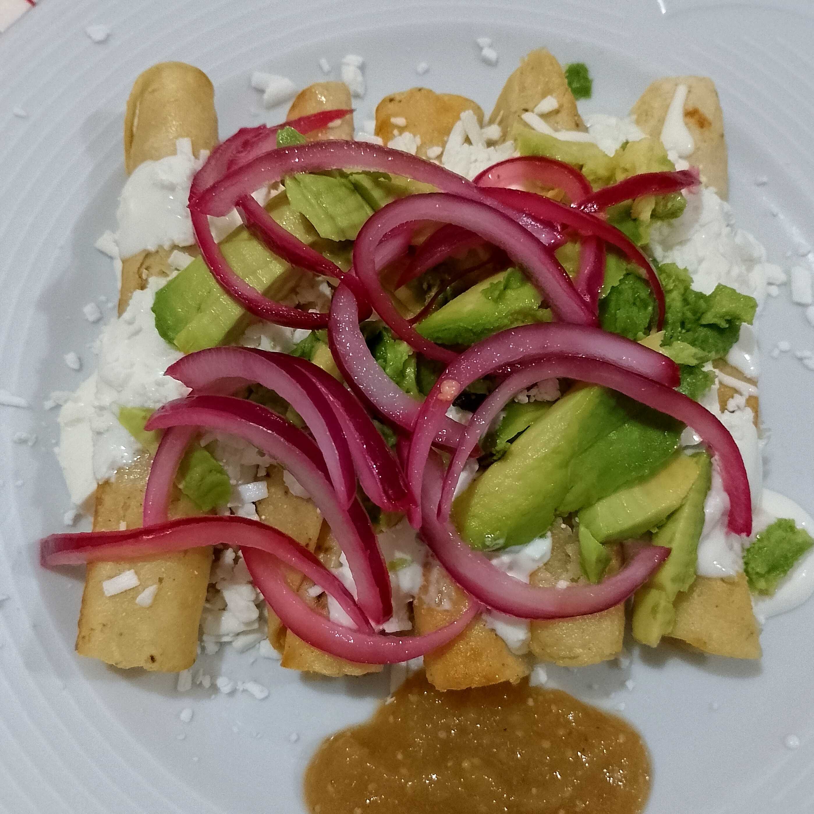 Tacos Dorados Con Pollo