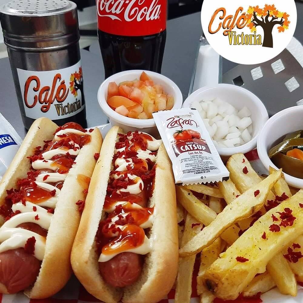 2 Hot Dogs Chicos + Papas + Bebida