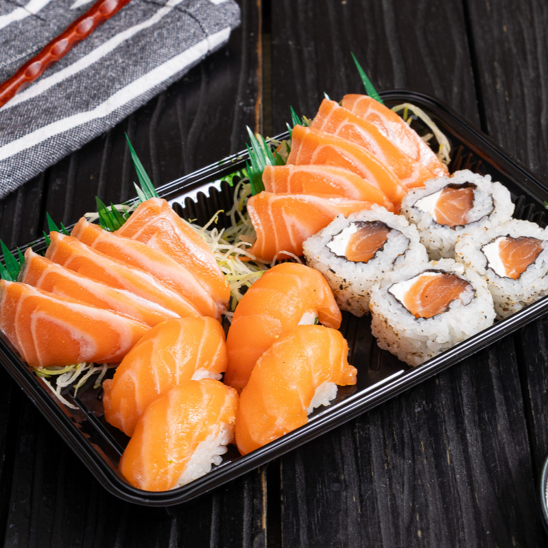 Salmão em sua forma mais pura e deliciosa! Sashimis, niguiris e uramakis para os verdadeiros amantes do peixe.