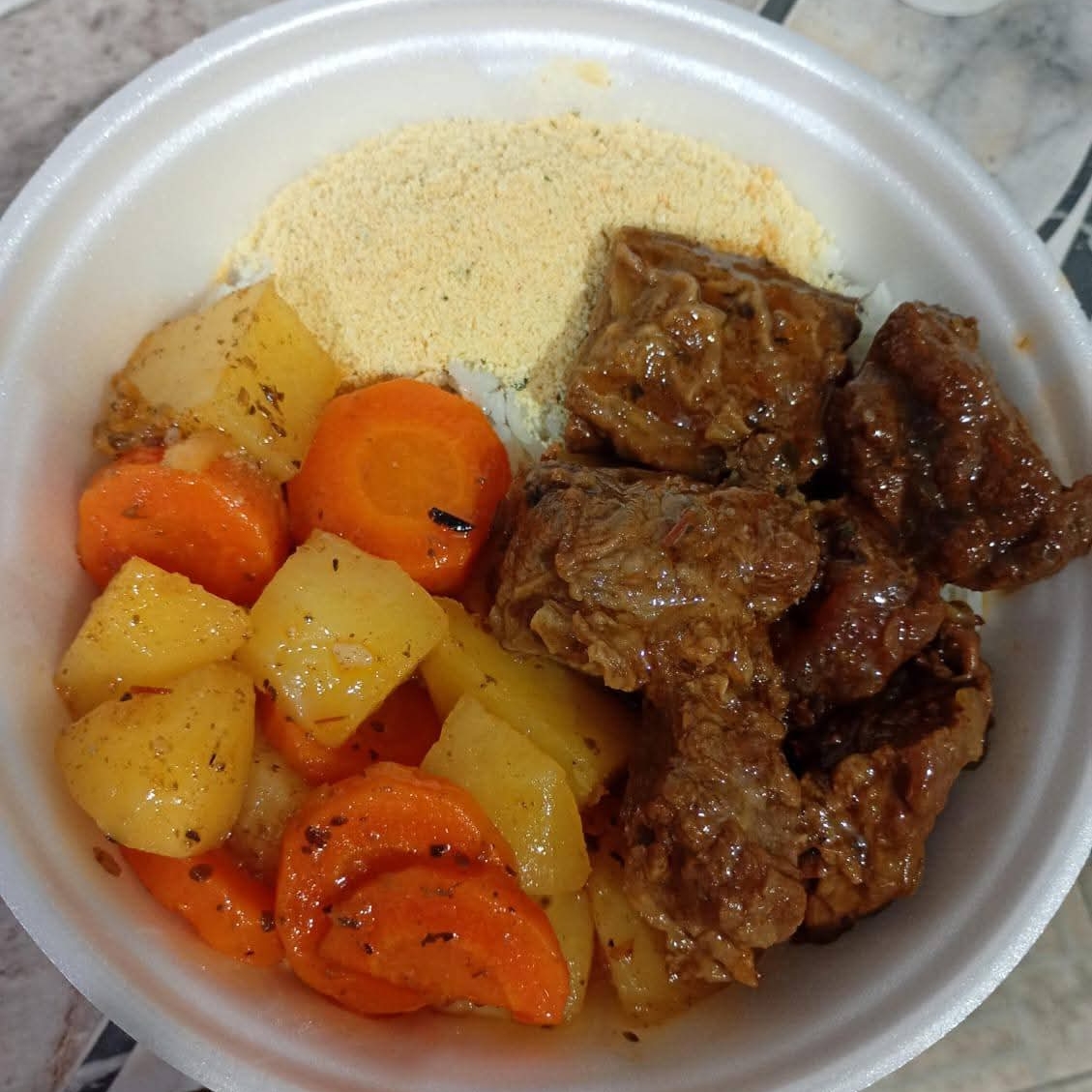 ACOMPANHAR  ARROZ ,FEIJÃO  E FAROFA