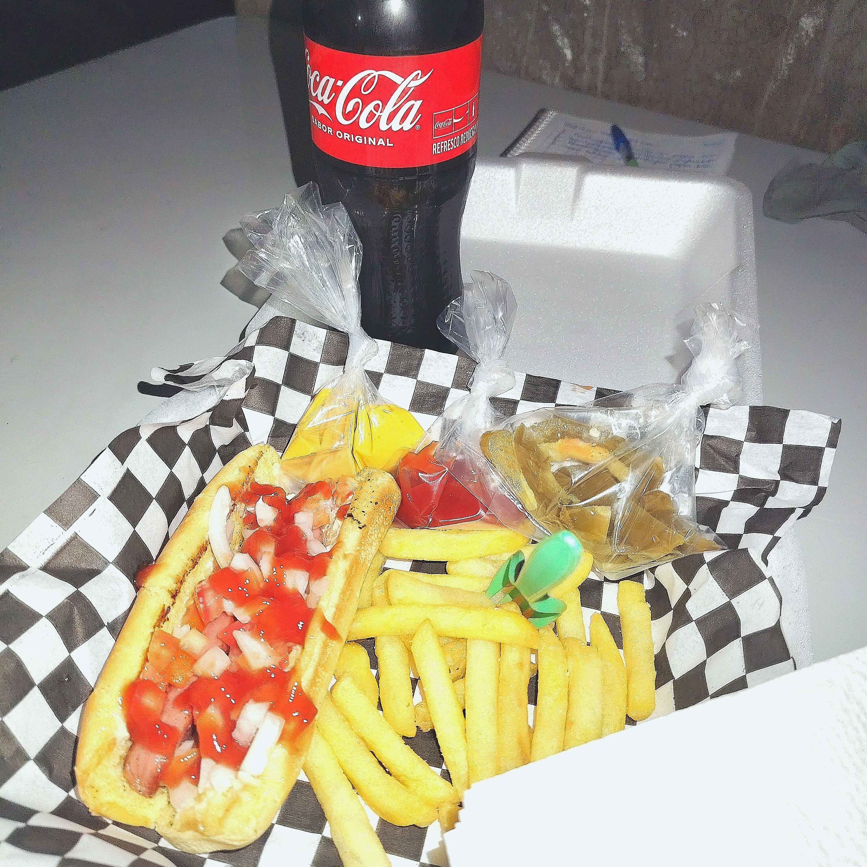 Cómbo Hotdog ,1 Hotdog,45 Gr de Papas y 1 Refresco