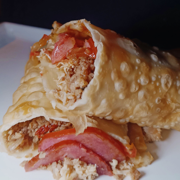 CARNE ,FRNAGO,CALABRESA,TOMATE,CEBOLA,BARBECUE E MOLHO BILLY JACK