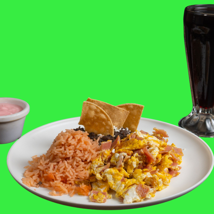 Huevos Revueltos Con Jamón, Arroz y Frijoles