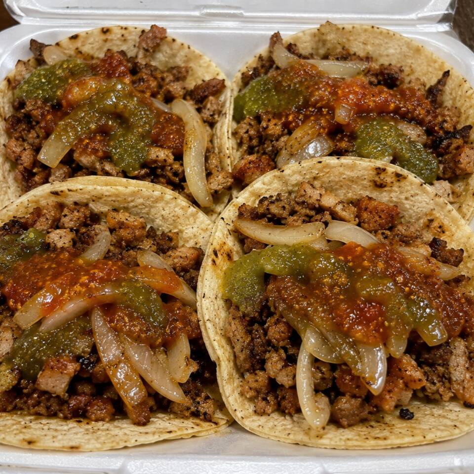 4 TA-COTES DE CHORIZO 🌮 + REFRESCOS 🍀