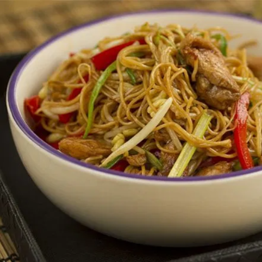 Pasta Chow Min Frita