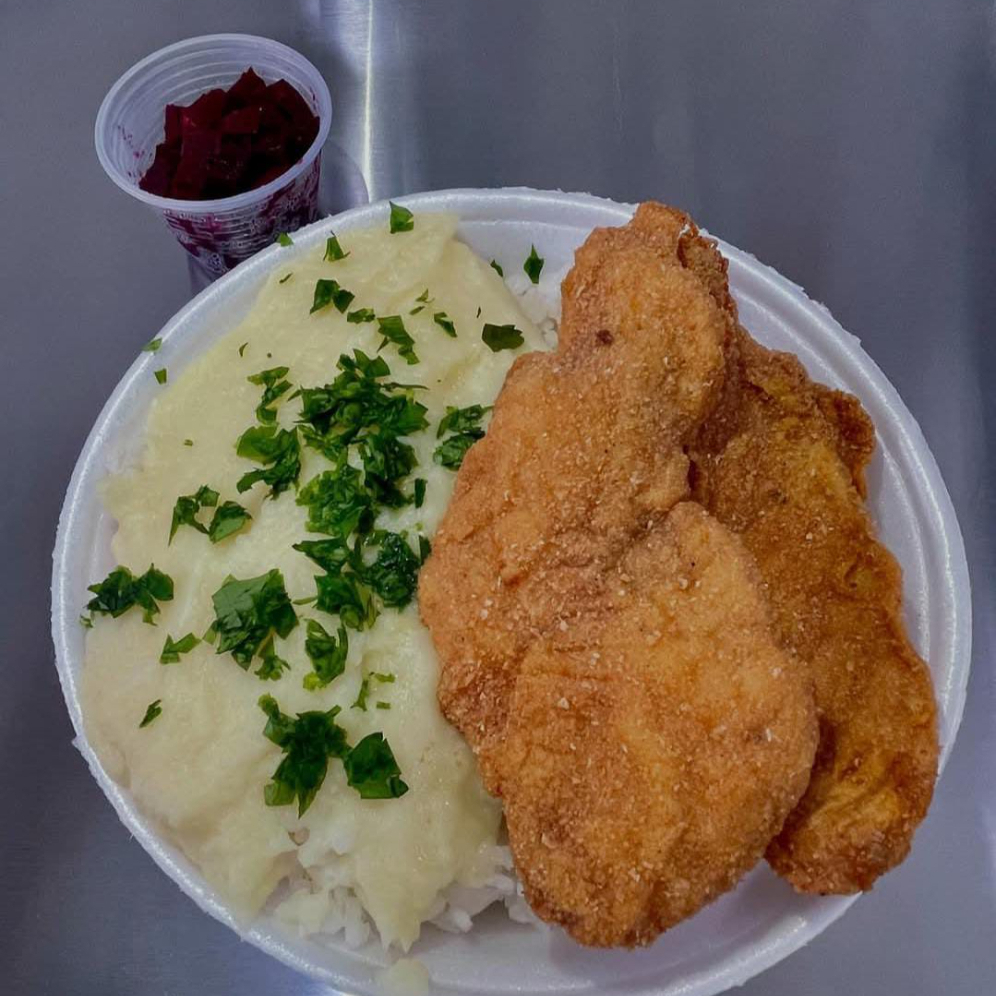 Nosso deliciosa File de frango á milanesa, acompanha arroz e feijão