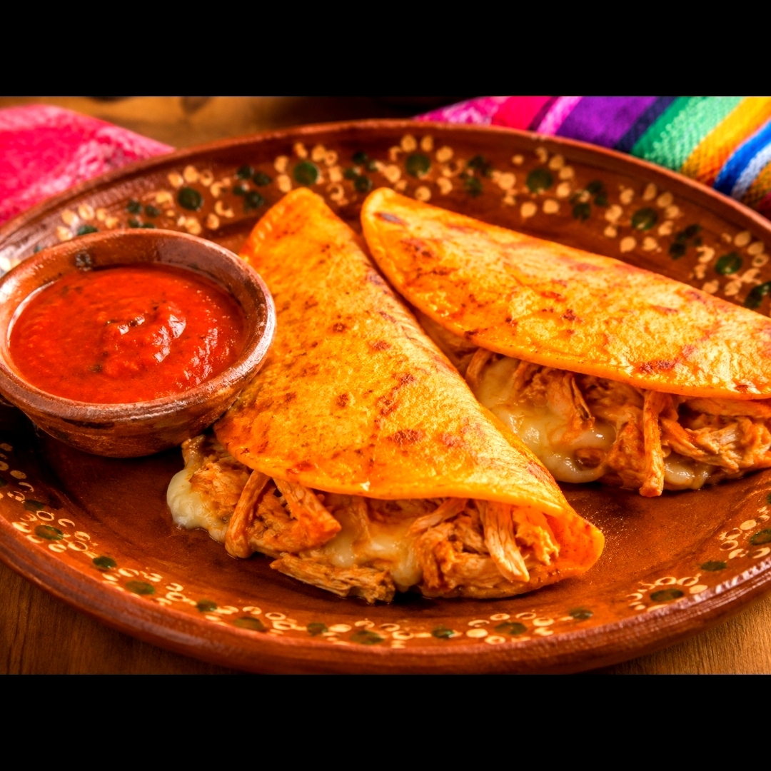 2 quesadillas de carne de res asada con quesso