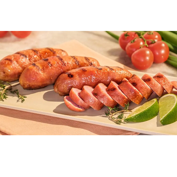 Porção feita com 4 unidades de linguiça de churrasco acompanhada de molho chimichurri.