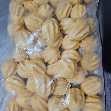 Mini churros recheado com doce de leite Congelado Peso médio 16g Modo de preparo: Imergir congelado, no óleo em temperatura média de 190º, retirar assim que estiver dourado.