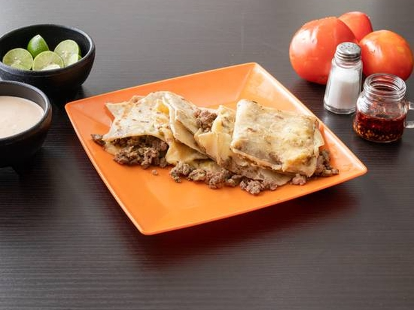 Quesadilla de Los 3 Quesos con Carne