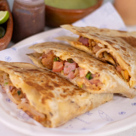 Quesadillota Atún en Carnitas