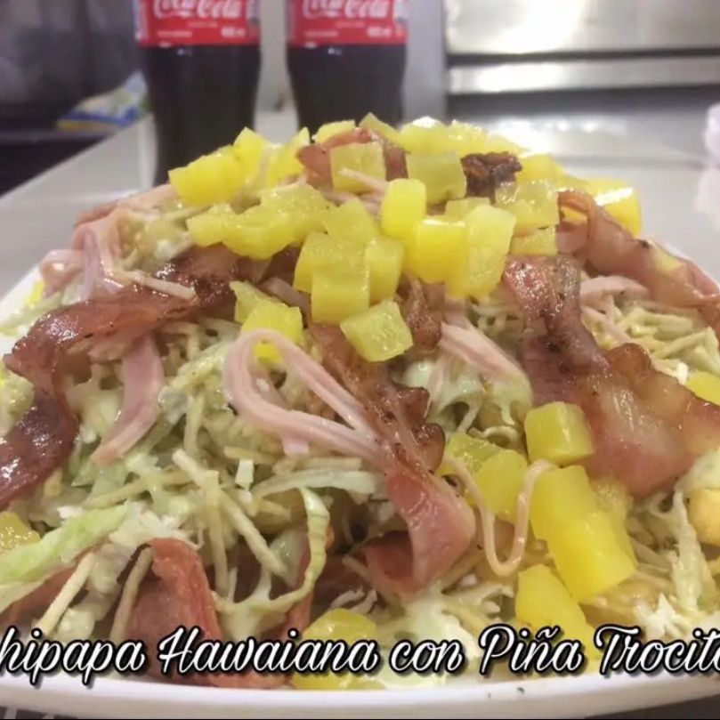 Salchipapa Hawaiana con Piña Trocitos