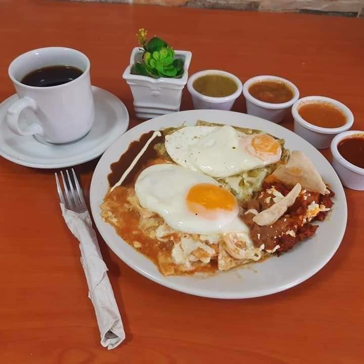 Chilaquiles Divorciados con 2 Huevos