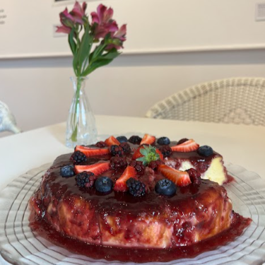 Receita baseada na Cheesecake espanhola, cremosa e com geleia de frutas vermelhas