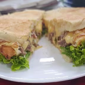 Pão Sírio, Alface, Tomate, Maionese, Queijo, Presunto, Ovo, Contra filé