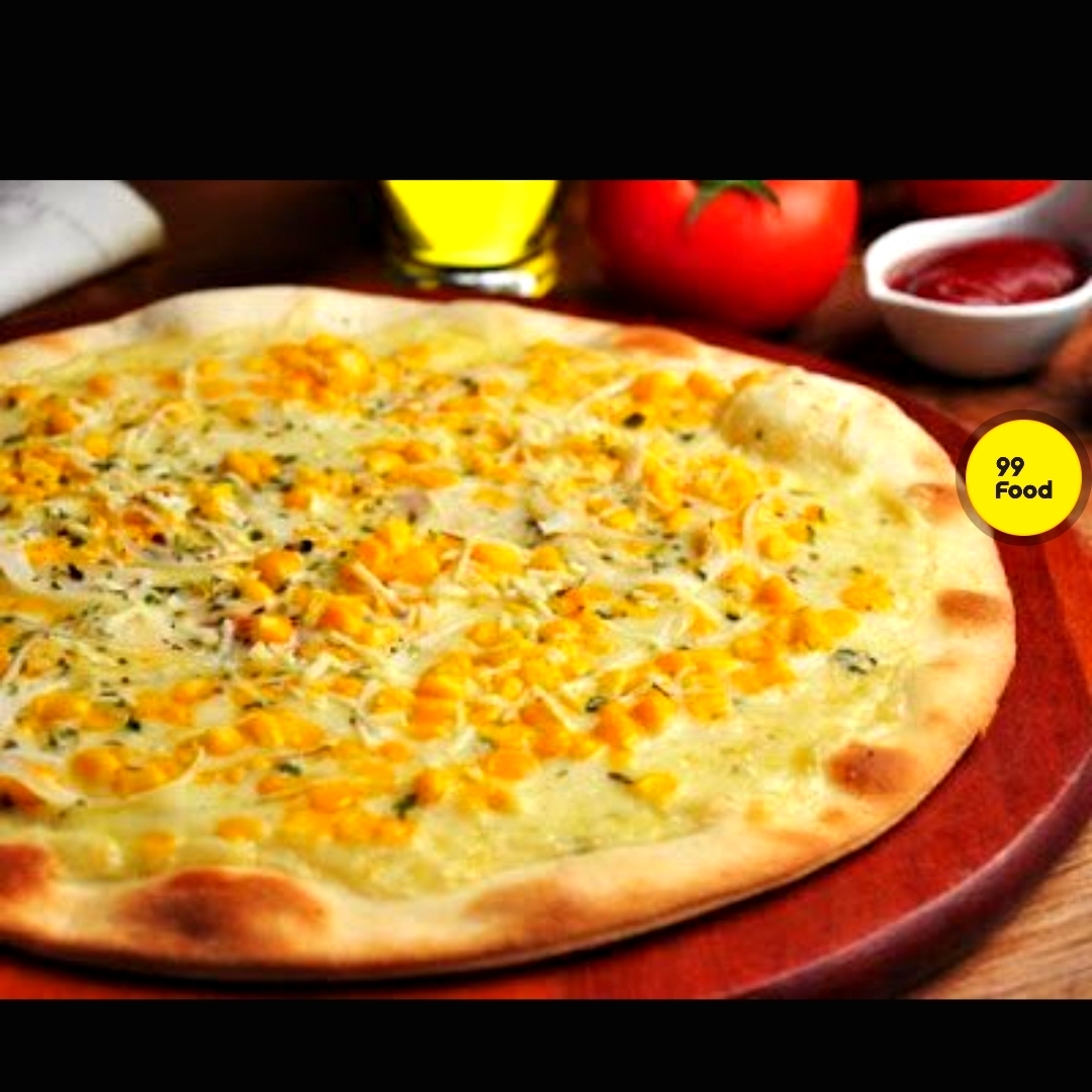 Molho, mussarela, milho, oregano e azeitonas.