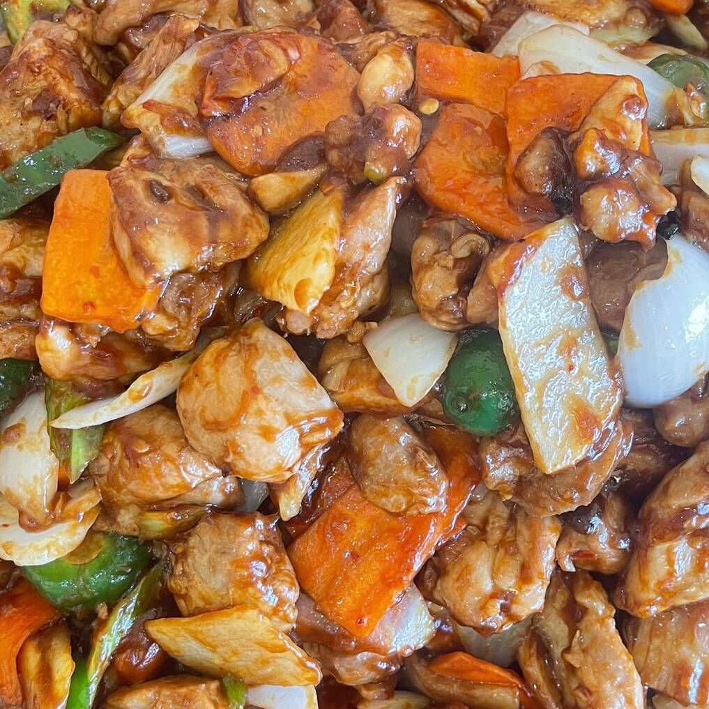 Dos Guisos con Arroz o Espagueti