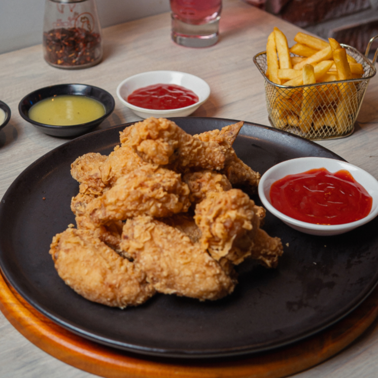24 Alitas + 3 Porciones de Papas a la Francesa