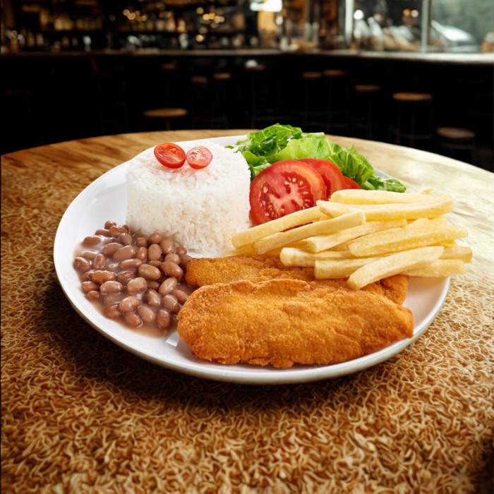 Arroz branco soltinho, feijão carioca temperado, filé de frango à milanesa crocante, farofa especial da casa e salada fresca do Dia. Uma opção leve e deliciosa para o seu almoço!