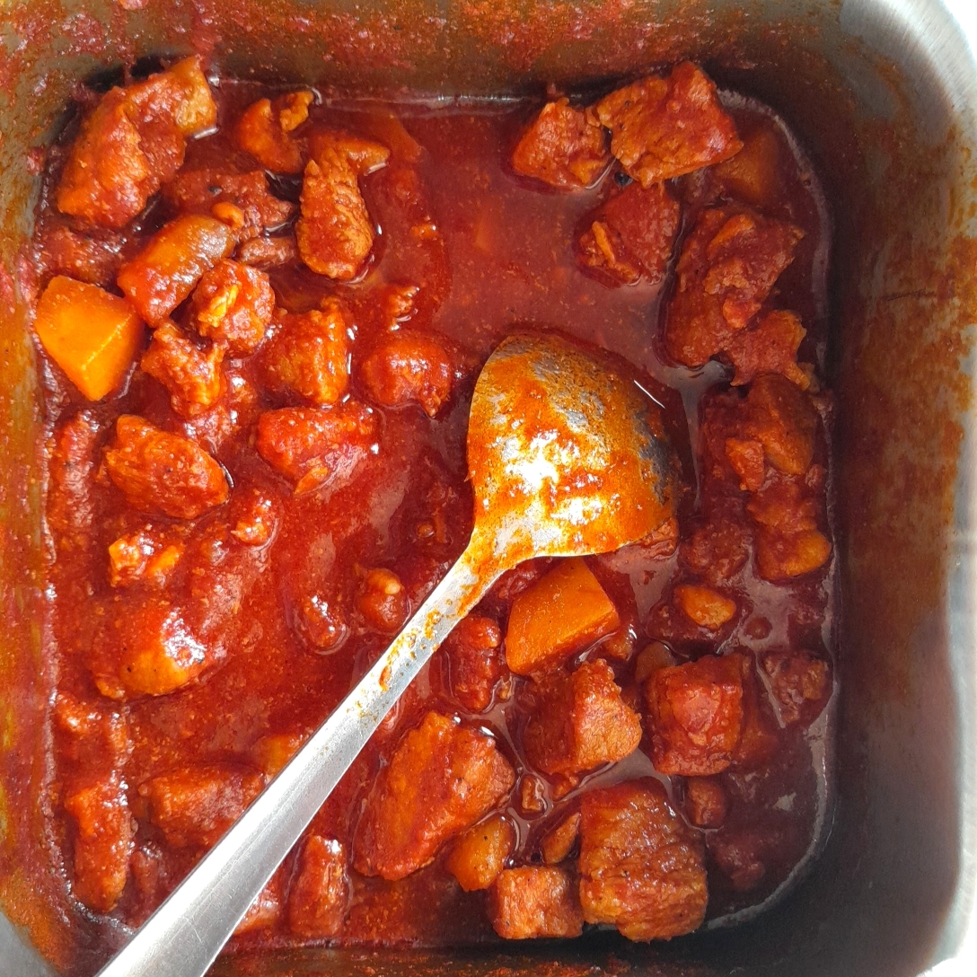 Pierna De Puerco Con Chile Colorado