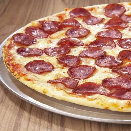 Molho de tomate, mussarela, calabresa, azeitonas e orégano