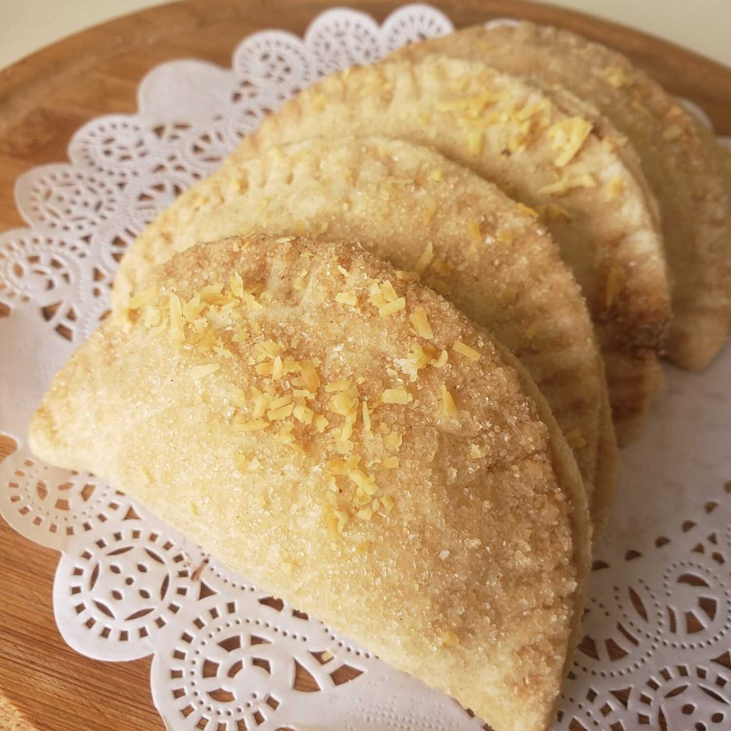 Empanadita Guayaba con Queso de Bola -