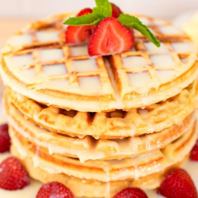 Waffle de lechera con fresa.