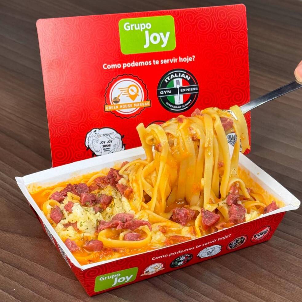 Linguine Cremoso com Calabresa (aprox. 500g) Massa envolvida em molho cremoso e pedaços de calabresa dourada. Uma explosão de sabor em cada garfada!