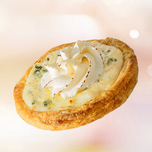 Uma nova versão só nossa pra deixar qualquer um derretido. Agora feita com uma massa folhada perfeitamente saborosa, recheada com quatro queijos e pra finalizar um toque de Cremely.