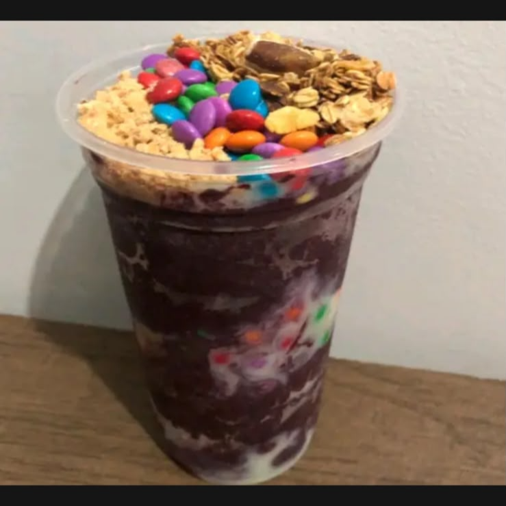 Premium - 80% de polpa açaí artesanal, puro, sem corantes e sem conservantes. Sabor intenso, textura cremosa e qualidade superior.