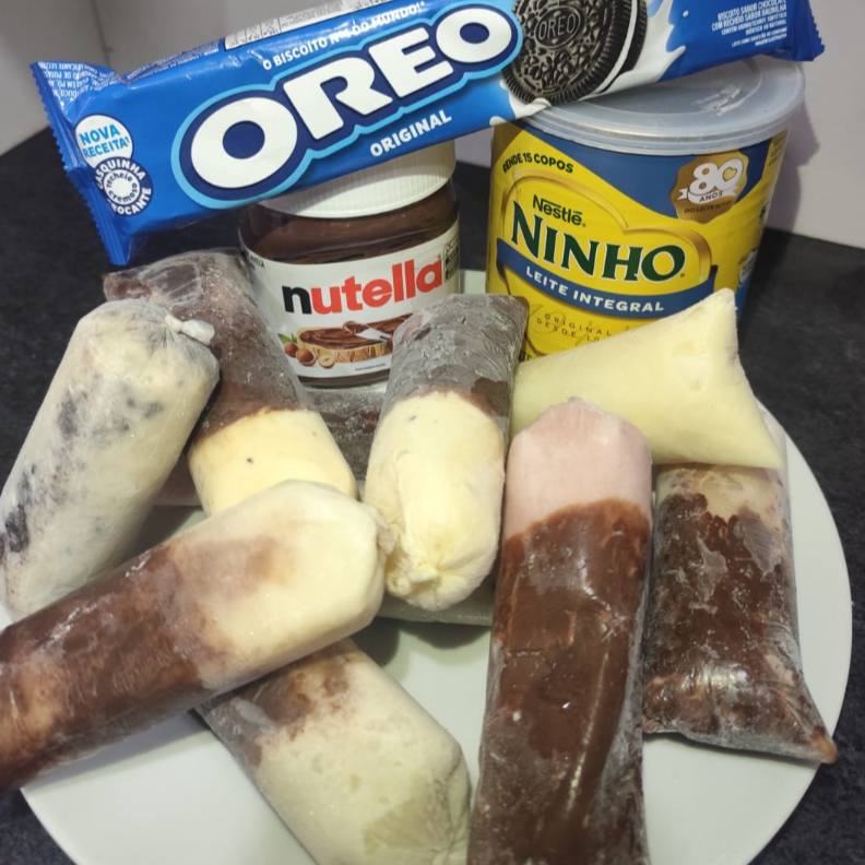 Nesta promoção cada um sai com 33% de desconto ! Geladinho gourmet artesanal a sua escolha, cremosos na medida certa. Aproximadamente 120g cada um, de uma experiência deliciosa. Para saber o que contém de ingredientes cada geladinho acessar o produto individualmente na loja.