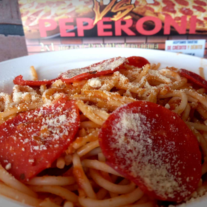 Spaguetti con Peperoni y Queso