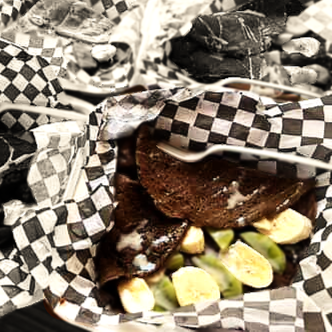 Crepa con Kiwi y Platano en Pan de Chocolate
