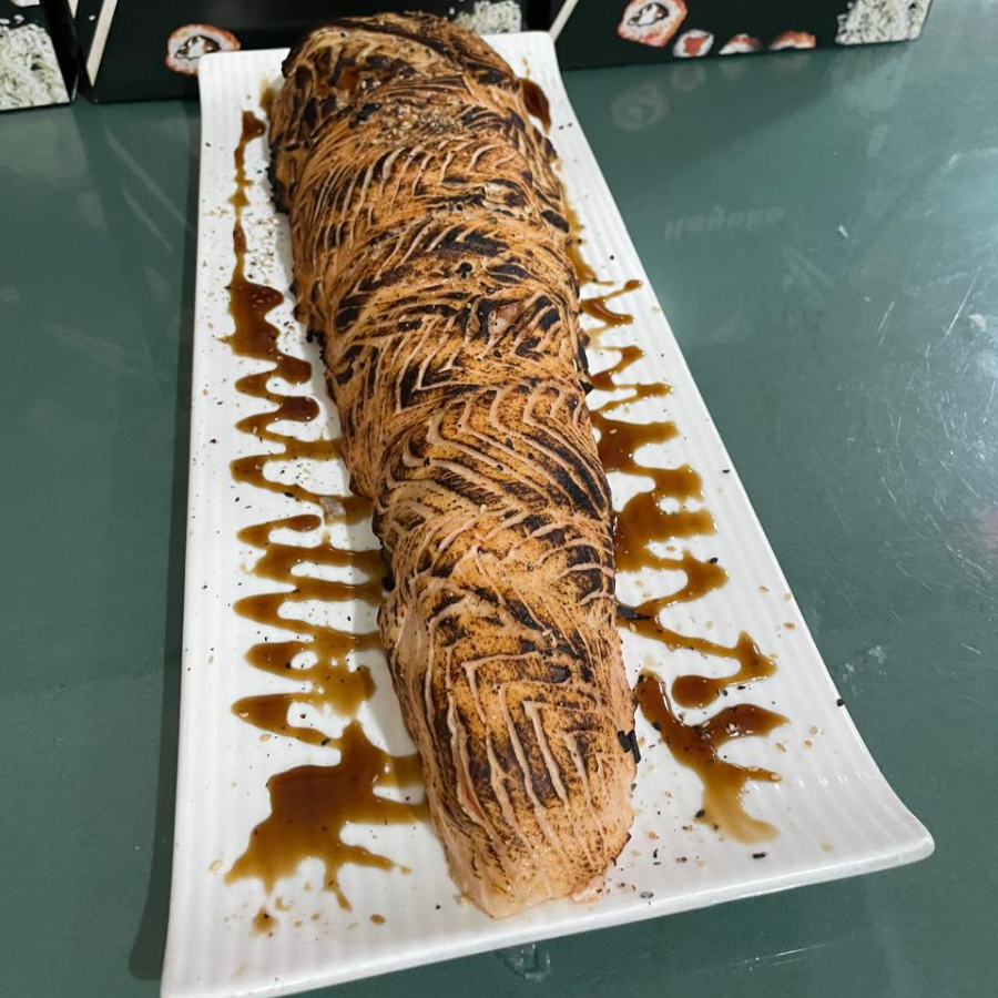 Experimente o salmão por fora e salmão por dentro, uma explosão de sabor e frescor por R$ 151,90.