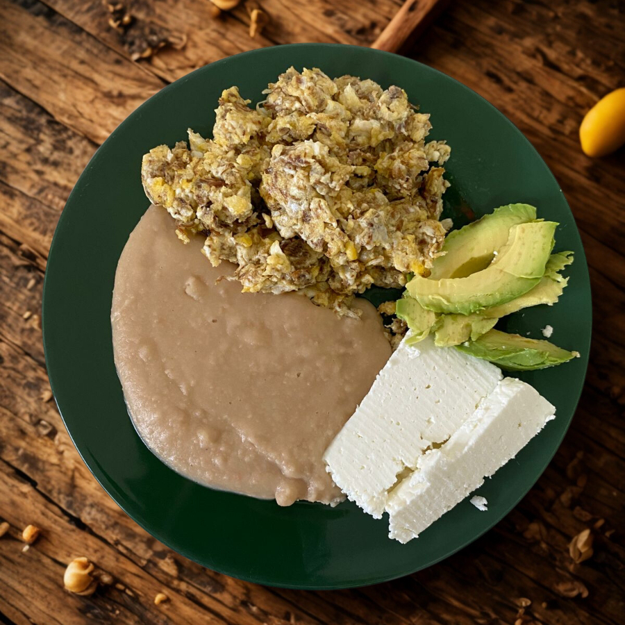 Huevos con machacado
