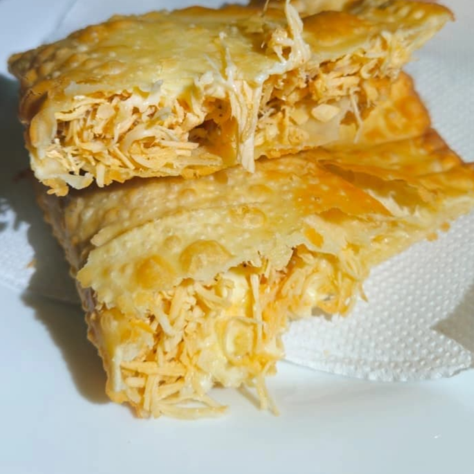 16cm de pastel com recheio generoso de frango com catupiry. Cremoso, equilibrado e feito pra agradar fácil.