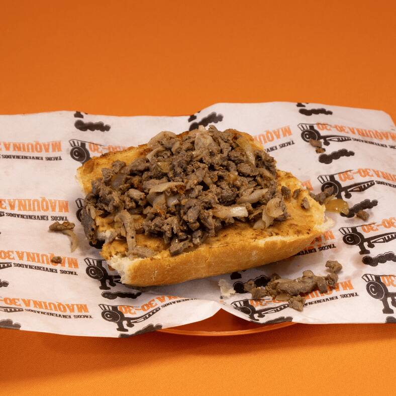 Mollete Con Queso y Bistek