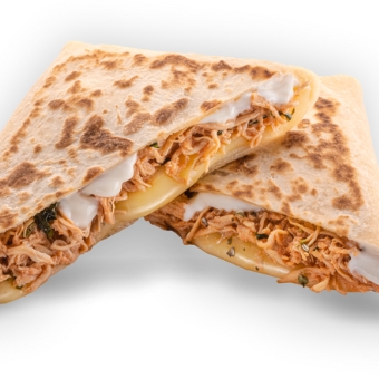 Filé de frango desfiado com queijo mussarela