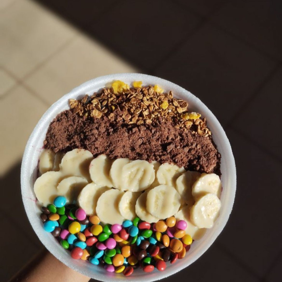 Mousse de maracuja, leite em po, paçoca e leite condensado