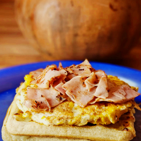 Waffle con Huevo y Jamon