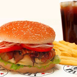 HAMBURGUESA DE CARNE MAS PAPAS Y GASEOSA POLL