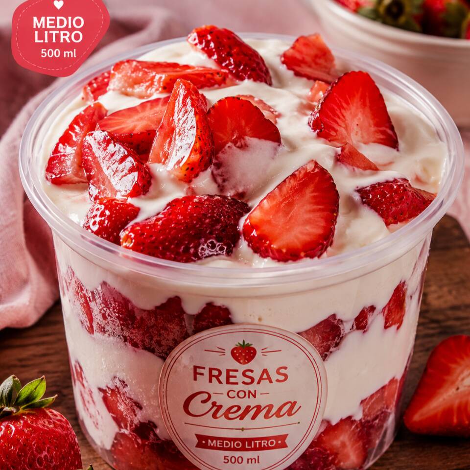 Medio Litro De Fresas Con Crema
