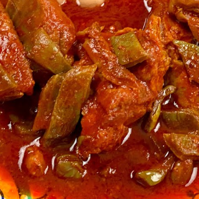 Taco de Costilla con Nopales en Salsa Roja
