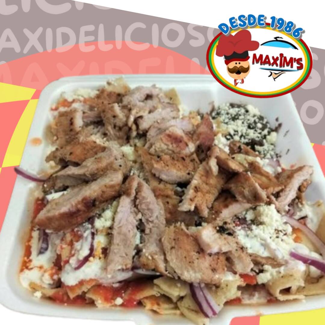 CHILAQUILES ROJOS CON CARNE ASADA