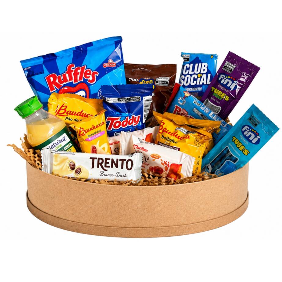 Composição:
Caixa em Mdf com tampa e laço de cetim, um Suco Natural One sabor laranja 180ml, um Trento Branco Dark 29g, um Chocolate Teens ao leite 30g, um Cookies Toddy com gotas de chocolate 38g, um Club Social Tradicional 24g, um salgadinho Elma Chips 17g (sabores variados), um Passatempo Wafer sabor chocolate 20g, dois Magic Toast 9g, dois bolinhos Bauducco com gotas de chocolate 40g, uma barrinha de goiaba Bauducco 30g, um pão de mel Bauducco coberto com chocolate ao leite 30g, um Fini Tubes Tutti Frutti 15g e um Fini Tubes Uva 15g.
Acompanha embalagem para presente. Pode ser enviada diretamente ao destinatário, pois não acompanha nota fiscal com o valor dos produtos na entrega. Ideal para aniversários, agradecimentos, comemorações e momentos especiais.