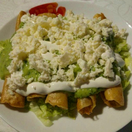 Taquitoa Dorados mas ½ de Agua del Dia