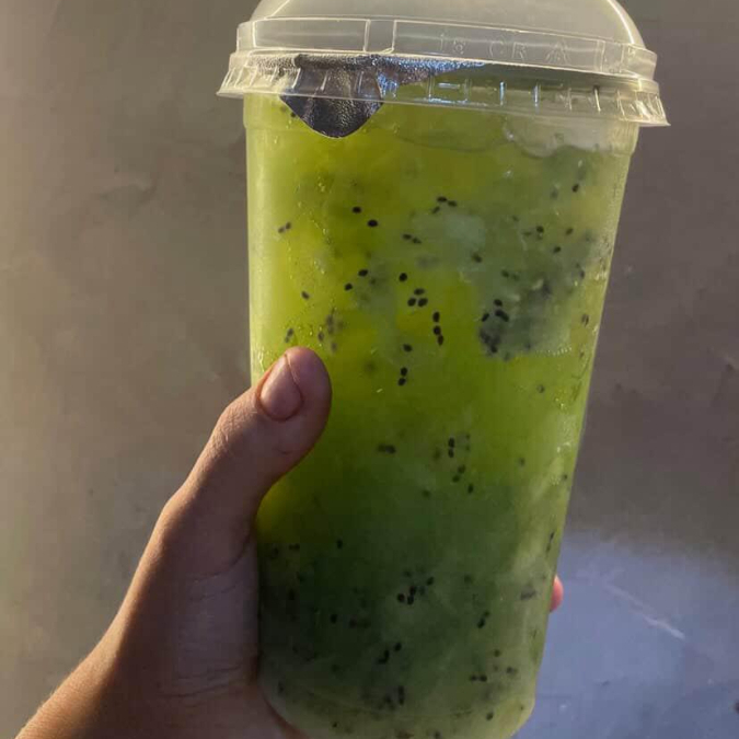 Kiwi e Uva verde, (Vodka, Saque ou Cachaça.)